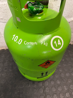 9kg Oryx Green LPG Gas Cylinder — Fair Condition with Surface Wear