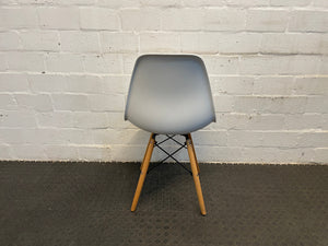 White Wooden Leg Chair - PRICE DROP - 2ndhandwarehouse.com