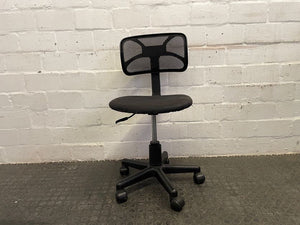 Black Mesh Mid Back Office Chair (on Wheels)