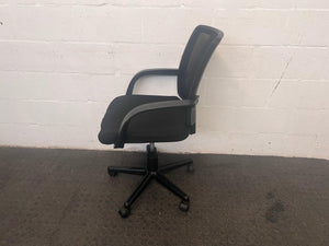 Black Plastic Mesh Office Armchair on Wheels - 2ndhandwarehouse.com