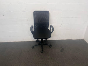 Black Mesh Office Armchair on wheels (Black Band) - 2ndhandwarehouse.com
