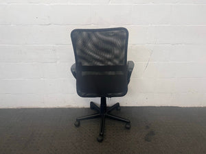 Black Mesh Office Armchair on wheels (Black Band) - 2ndhandwarehouse.com