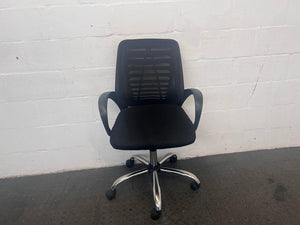 Black Plastic Mid-back Office Armchair on wheels - 2ndhandwarehouse.com