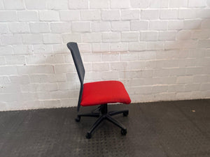 Black and Red Office Chair On Wheels (Hydraulics Not Working & No Arm Rests) - REDUCED