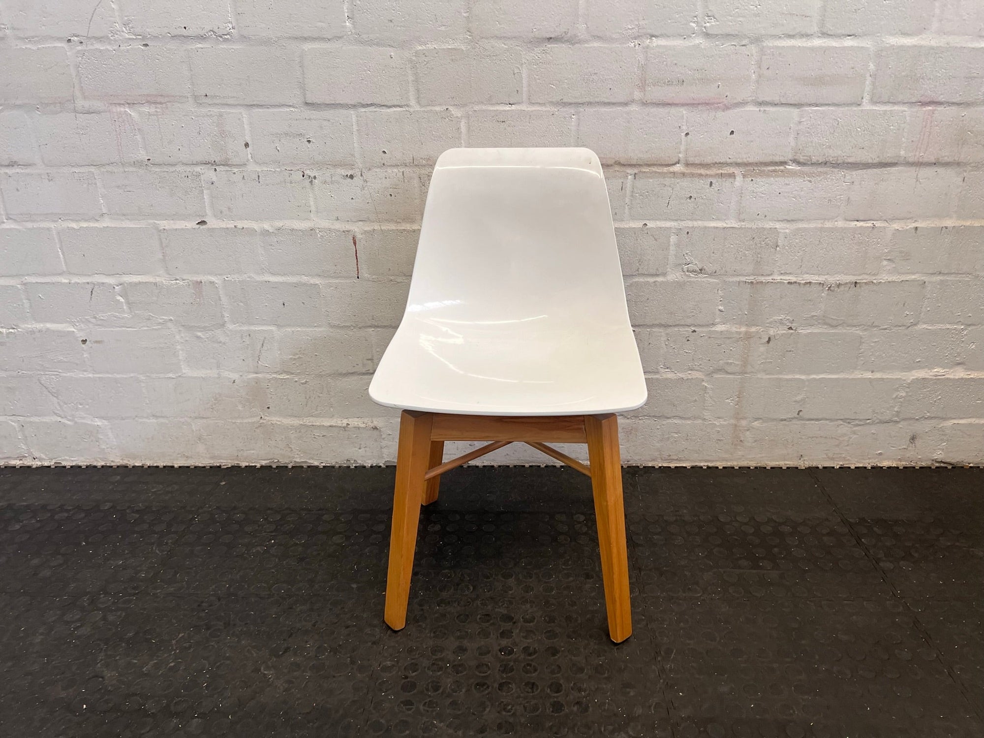 White Plastic Dining Chair with Wooden Legs