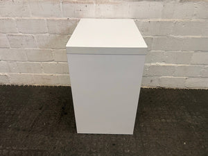 White One Drawer Bedside Table (Small Chip) - REDUCED