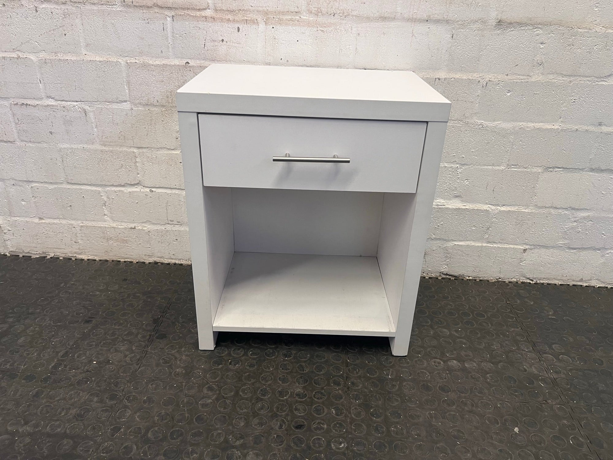 White One Drawer Bedside Table (Small Chip) - REDUCED