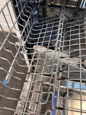 White Defy Dishwasher - REDUCED - Minor damage on base