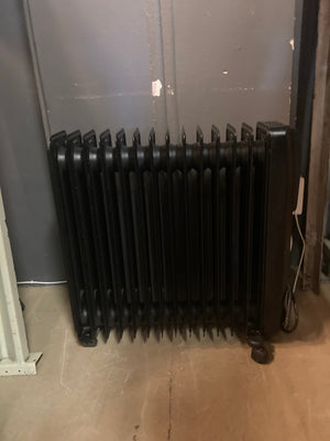 Black DeLonghi 14 Fin Oil Heater - PRICE DROP