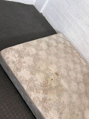 DualFlex King Sized White Patterned Mattress (Stained with Tears) - 2ndhandwarehouse.com