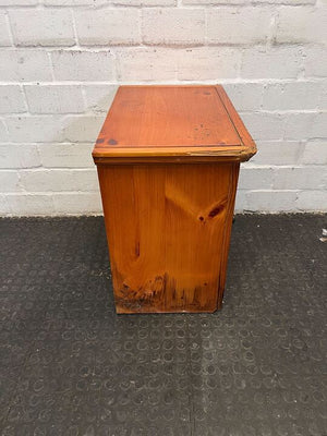 Genuine Bassett Carved Wooden Bedside Table (Wood Chipped Back) (Width: 62cm)(Height: 61cm)
