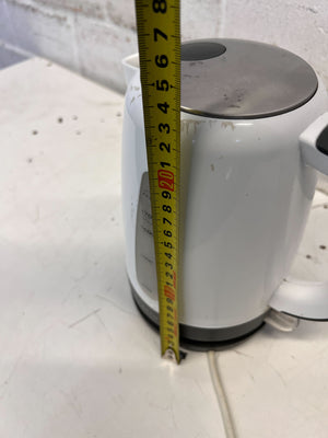 Efficient White Electric Kettle with 1.7L Capacity โ Minor Wear