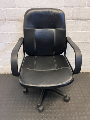 Comfortable Black Office Chair with Minor Wear and Adjustable Height