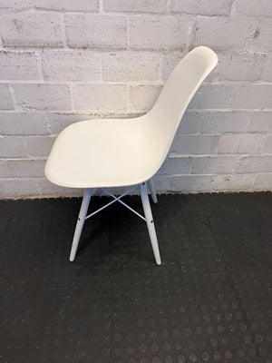 Modern White Plastic Chair with Wooden Legs - Minor Wear