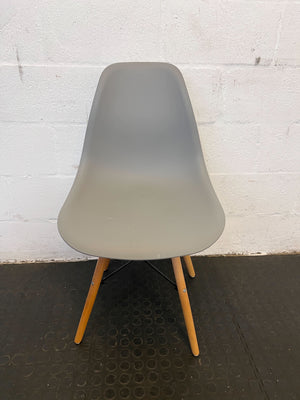 Modern Grey Plastic Chair with Wooden Legs - Minimalist Design - 2ndhandwarehouse.com