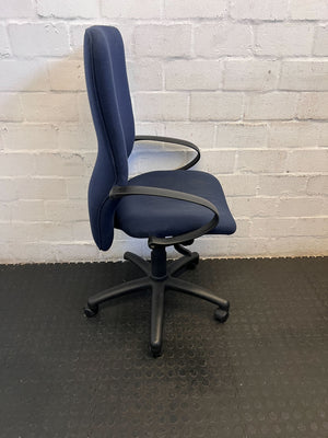 Ergonomic Navy Office Chair with Minor Wear - Comfortable & Versatile