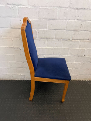 Elegant Light Wood Dining Table with Sturdy Legs - Minor Scratches