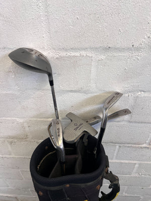 ๐๏ธโโ๏ธ Stylish Black and Yellow Golf Bag with Clubs โ Great Condition!