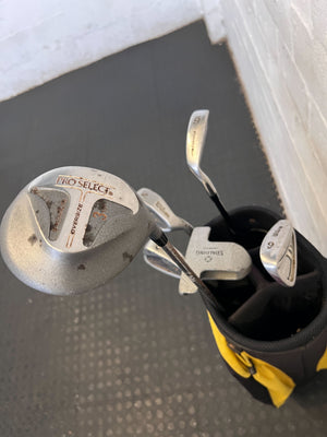 ๐๏ธโโ๏ธ Stylish Black and Yellow Golf Bag with Clubs โ Great Condition!