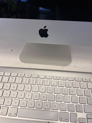 Apple iMac Desktop Computer intel core i5 4GB RAM with Silver Finish and Wireless Keyboard