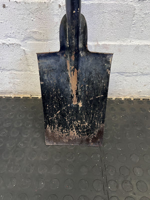 Reliable Black D-Handle Garden Shovel - 2ndhandwarehouse.com