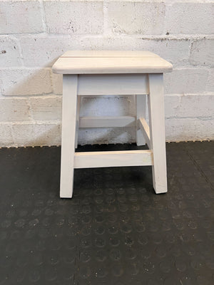 Pine stool white -Rec09SJCXPM1P- GOOD TO UPLOAD - Good