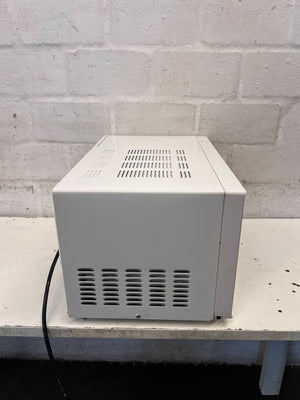 Reliable DEFY Compact White Microwave Oven - Rusted inside - 2ndhandwarehouse.com