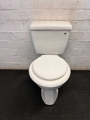 Classic White Ceramic Close-Coupled Toilet - Fair used - 2ndhandwarehouse.com