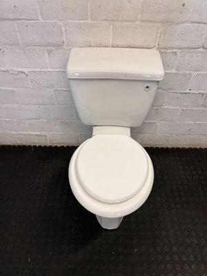 Classic White Ceramic Close-Coupled Toilet - Fair used - 2ndhandwarehouse.com
