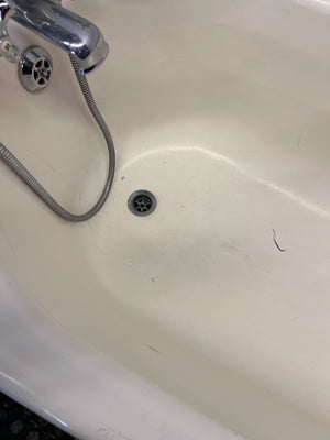 Bath tab -Vintage Cream Bathtub with Mixer Tap - Classic Bathroom Feature - Fair used - 2ndhandwarehouse.com
