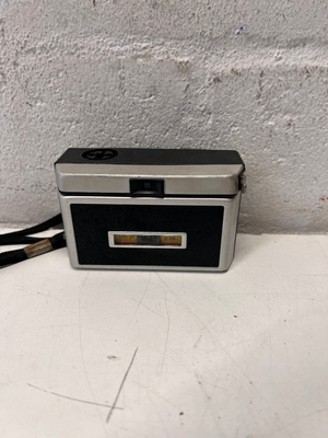 Vintage Kodak Instamatic 104 Camera with Case - Untested - 2ndhandwarehouse.com
