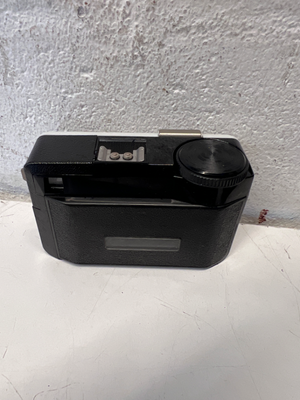 Vintage Kodak Instamatic 33 Camera with Case - As-Is Display Piece - 2ndhandwarehouse.com