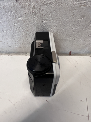 Vintage Kodak Instamatic 33 Camera with Case - As-Is Display Piece - 2ndhandwarehouse.com