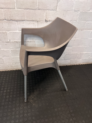 Contour Plastic Armchair - Visible Rust on Legs - 2ndhandwarehouse.com