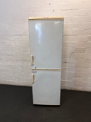 Fridge Freezer - Visible Rust & Interior Door Crack - 2ndhandwarehouse.com