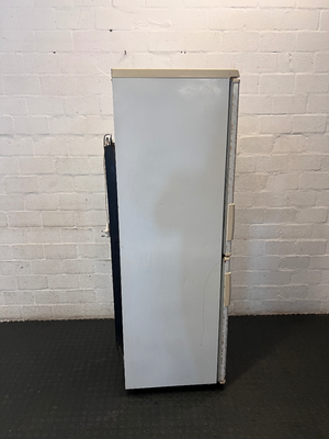 Fridge Freezer - Visible Rust & Interior Door Crack - 2ndhandwarehouse.com