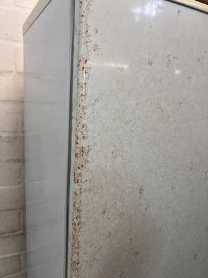 Fridge Freezer - Visible Rust & Interior Door Crack - 2ndhandwarehouse.com