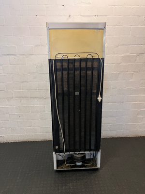 Fridge Freezer - Visible Rust & Interior Door Crack - 2ndhandwarehouse.com