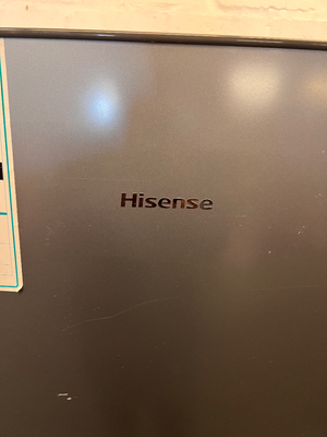Hisense Silver Top-Freezer Fridge - Minor Scuffs & Stickers on Door - 2ndhandwarehouse.com