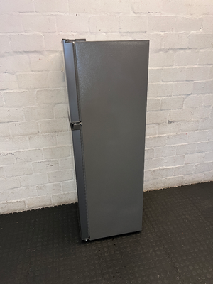 Hisense Silver Top-Freezer Fridge - Minor Scuffs & Stickers on Door - 2ndhandwarehouse.com