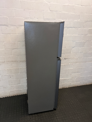 Hisense Silver Top-Freezer Fridge - Minor Scuffs & Stickers on Door - 2ndhandwarehouse.com