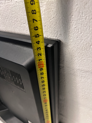32-Inch Hisense TV — No Remote or Legs, Cannot Adjust Volume - 2ndhandwarehouse.com