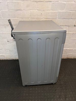 LG 7kg Front Loader Washing Machine in Silver — Good Working Order with Minor Scratches - 2ndhandwarehouse.com
