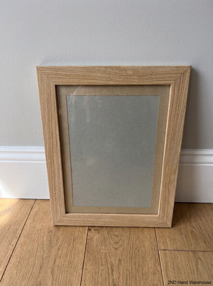 Light Oak Finished Wood Grain Picture Frame — Good Working Order - 2ndhandwarehouse.com