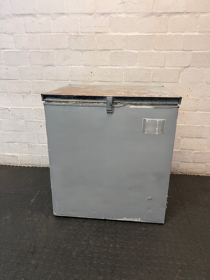 Grey Compact Chest Freezer — Working with Heavy Exterior W - 2ndhandwarehouse.com
