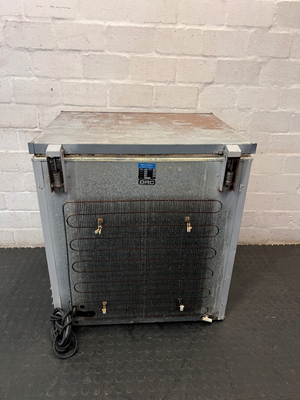 Grey Compact Chest Freezer — Working with Heavy Exterior W - 2ndhandwarehouse.com