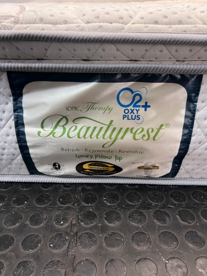 Beautyrest Double Mattress with Quilted Top — Very Good Condition