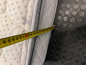Beautyrest Double Mattress with Quilted Top — Very Good Condition
