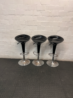 Black Gas-Lift Bar Stool with Chrome Base — Corrosion on Metal Legs and Bases
