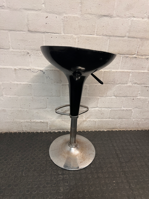 Black Gas-Lift Bar Stool with Chrome Base — Corrosion on Metal Legs and Bases